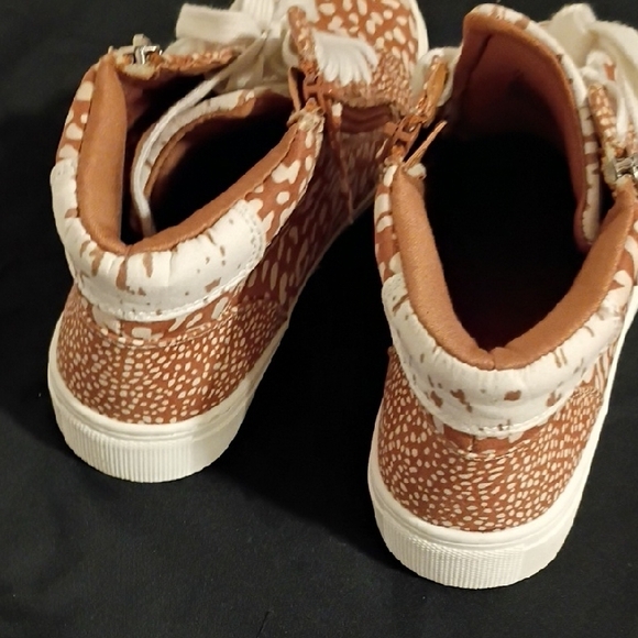 Universal Thread Brown Patterned Sneakers - Picture 5 of 9